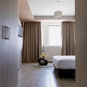  Hotel Queen